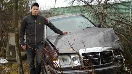 STULEN OCH KVADDAD. Jan Wikström, Pajala, är ledsen över att hans nyinköpta Mercedes stals och kvaddades natten mot söndagen.