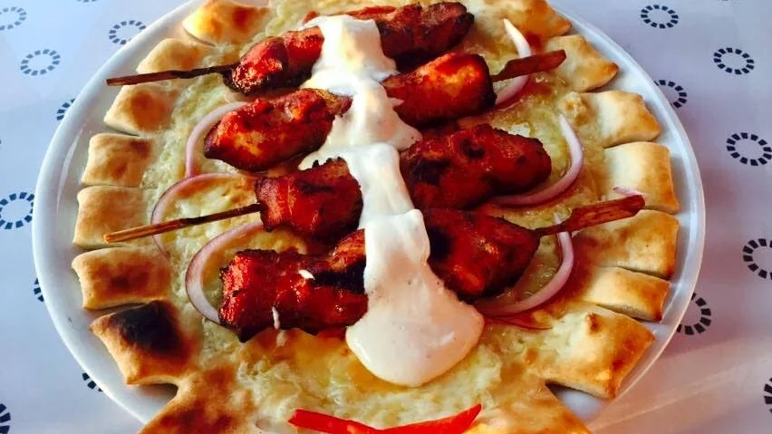 Redan populär. Flera har enligt restaurangägaren Halmat Hussein redan beställt den nya pizzan.