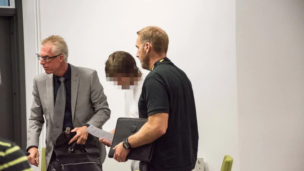 Häktades. Den 27-årige mannen från Malå häktades. Till vänster hans advokat, Göran Landmark.