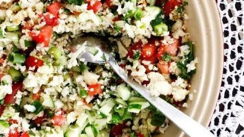 Gott till mycket. Tabbouleh, som tillbehör eller som ensamrätt. Gott och fräscht.