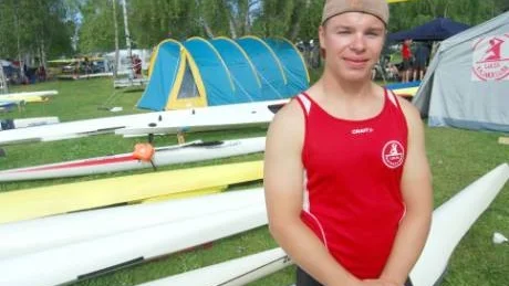 NÖJD MEDALJÖR. Joel Elenius kunde via en stark målgång fixa den första medaljen till Luleå KK i detta mästerskap. Foto: Anton Olofsson