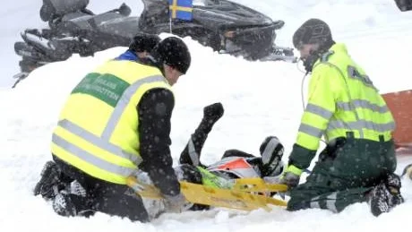 otäckt. Magnus Lindback, Norge, i den värsta kraschen för dagen. Han befarades ha skadat ryggen. Foto: Håkan Stridblom