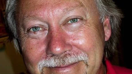 EN MYT. Visst kan humlor flyga! Att de skulle vara för tunga är en myt, upplyser Lars-Åke Janzon, jourhavande biolog.