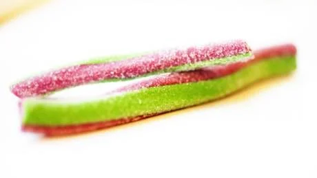 tusen smaker. Ingen festival utan de klassiska remmarna. Finns i hur många smaker som helst och innehåller en försvarlig mängd socker.