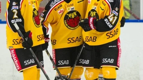 JUBEL. Dean Kukan och Per Ledin jublar efter ett av Luleås mål.