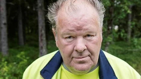 EFTERLYSER VITTNEN. Vice ordförande för Luleå motorförening, Christer Fredriksson, uppmanar den som sett rök eller att en eller flera bilar stått parkerade vid den gamla infarten vid E4: an hör av sig till polisen eller dem. "Vi tror att de skett i helgen", säger han.