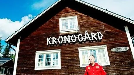 TVÅ GÅNGER OM. Leif Perssons planer berör såväl Kronogårds vildmarkscamp som byn Kåbdalis.