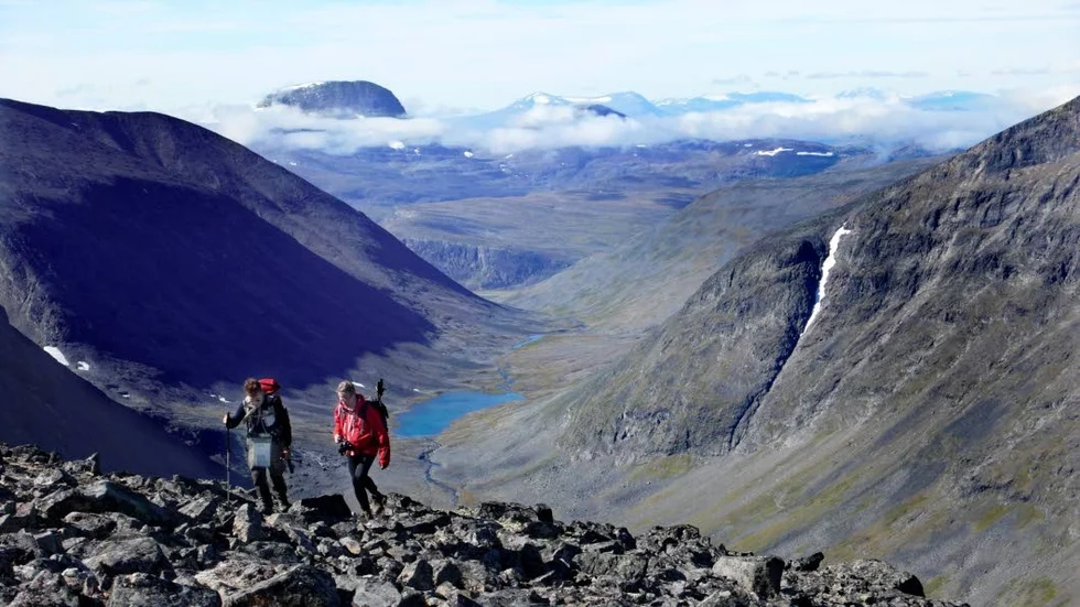 Det ska bli lättare att bestiga Sveriges högsta berg Kebnekaise och länsstyrelsen kan komma att använda sig av nepalesiska sherpas för att utföra jobbet med den västra leden.