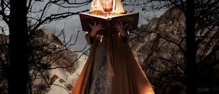 Julia Dufvenius läser in romantisk fantasyserie