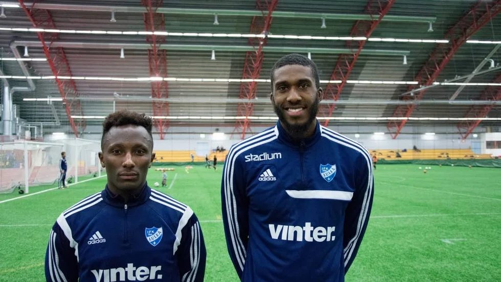 Tackat nej. IFK Luleå har meddelat Derek Tieku, till vänster, att de inte går vidare i förhandlingen. Däremot stannar Karl Jones kvar en vecka till.