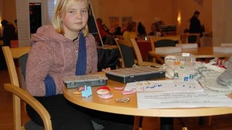Ida Persson sålde pärlsmycken och visade hur man tillverkar sådana.