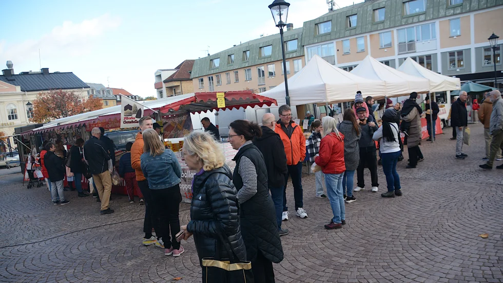 Bara drygt tiotalet knallar kom till fjolårets höstmarknad i Vimmerby. Det fick kommunen att göra en utvärdering för att se vad som kan göras för att hålla traditionen vid liv. Ännu har inga förändringar skett. 
