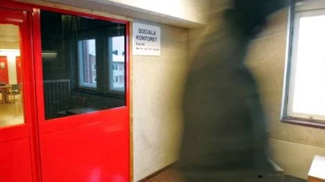 Socialtjänsten i Älvsbyn nekar unga vuxna försörjningsstöd när de vill flytta hemifrån. (Personen på bilden har inget med texten att göra.)