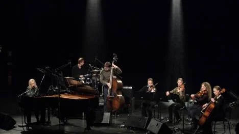 Alltför få var de som tog tillfället i akt att se Karin Turesson i Black Box. Bandet bestod av lokalt förankrade musiker.