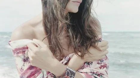 Helena Christensen i vårens kampanj.