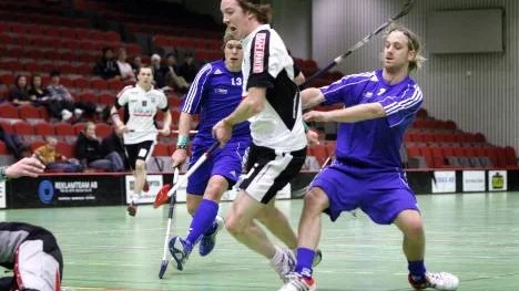 Det blev en tight match mellan Öjebyn och Alba. Här är det Per Rantanpää som håller sig framme.
