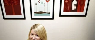 Färgrik humor i foajén