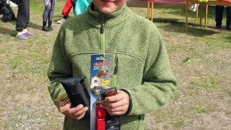 För Elias Hortlund, 9 år, som tävlar för ÄIF Skidor, blev det en lyckad premiär i älglöpningstävlingen. I yngsta klassen 10-12 år tog han hem totalsegern och vann också priset i avståndsbedömning och snabbaste löpare på ett varv.