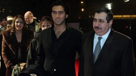 Josef och Jan Fares på Guldbaggegalan 2006. Nu spelar pappa Jan huvudrollen i sonens film.