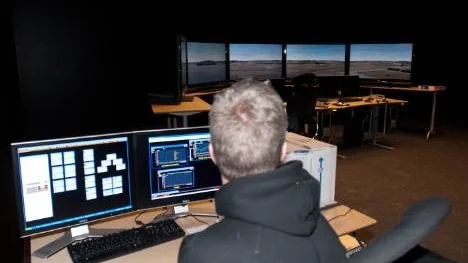 Simulatoranläggningen som köpts in till flygledarutbildningen tillhör det modernaste i sitt slag.