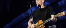 Bryan Adams sjunger om "lost girls"