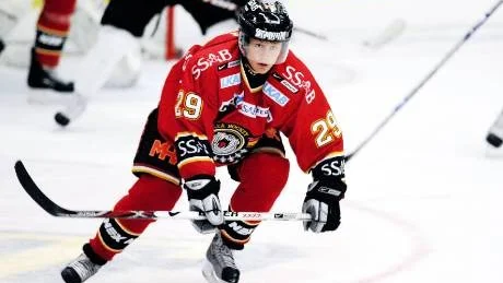 Klar idag? Försäkringsfrågor har bromsat förhandligarna mellan Viktor Lindgren och Luleå Hockey. "Det är bara en underskrift som saknas", säger sportchefen Hans Huczkowski.Foto: Petra Isaksson