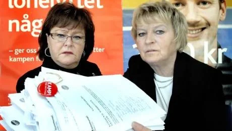 PROTEST. Lena Israelsson och Barbro Öberg, Kommunal Norrbotten är oroade och upprörda över utredningsförslaget om rehabliiteringsansvaret och sjukskrivningarna.