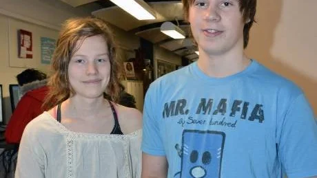 ROLIGT BESÖK. Linnea Nilsson, 14 år, och Philip Öhman, 14 år, tyckte att Behrang berättade på ett bra sätt.