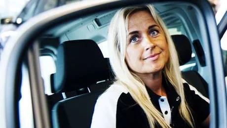 POSITIV. Anki Johansson, försäljningschef på Müllers bil i Luleå kan absolut tänka sig att köra biogasbil själv när det nästa år blir möjligt att tanka bilen i Luleå.