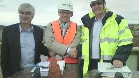 På tisdagen undertecknade gruvbolaget Northland Resources upphandlingen av bland annat anrikningsverk i Pajala. På bilden syns Andrew Benko, vd vid Metso Mining, Jan Johansson, vd vid peab samt Northlands vd Karl-Axel Waplan.