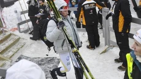 DEPPIGT. Jesper Modin och Emil Jönsson (bilden), tog ingen                                         medalj i teamsprinten. Modin klappade igenom på sin sista sträcka och Jönsson orkade inte åka i kapp. Foto: Scanpix