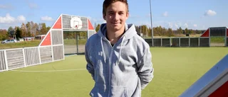 Hockeyspelare ska locka till lek