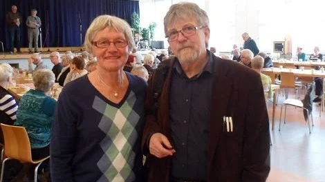 Gästen. Styrelsens Siv Brännström tillsammans med Bengt Pohjanen.