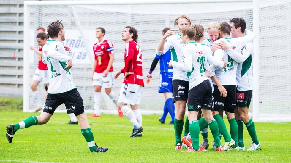 Jubel. Bergnäset tog tre hyperviktiga poäng hemma mot Valbo i division 2.