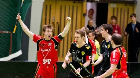 Johan Eklöf jublar efter sitt mål.