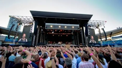 Bruce Springsteen och E Street Band slog publikrekord vid fredagens spelning på i Göteborg. Hela 66 0018 personer trängdes på Ullevi för att se "The Boss". .