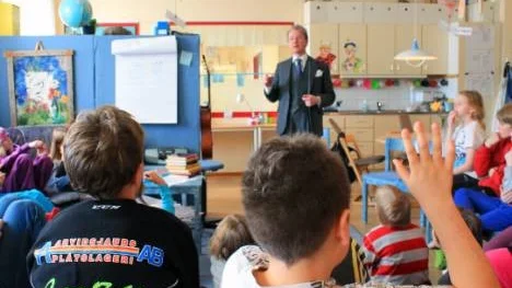 Författaren och låtskrivaren Mårten Sandén besökte Ringelskolan.