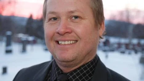 "Det var kaos för ett par år sedan med långa väntetider. Så är det inte längre, snarare tvärtom", säger Robert Vikström vid Roberts Trafikskola. (Arkivbild)
