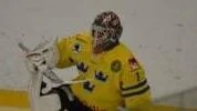 Tobias Carlzon får vänta med att representera Sveriges U16-landslag, men Tre Kronor-tröjan har han redan testat.