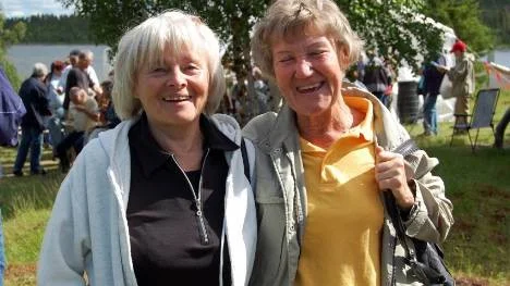 Gerd Fjellström och Lotten Mörtell har känt varandra sedan skoltiden. För dem har det blivit en ny tradition att åka till Sundnäs.