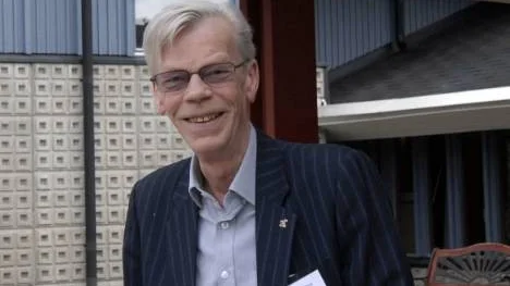 Arvidsjaurs förre kommunalråd Jan-Eric Sandberg är i dag styrelseordförande i Inlandsbanan AB som vill att Banverket upprustar och åter öppnar tvärbanorna Arvidsjaur-Jörn och Furudal-Bollnäs.