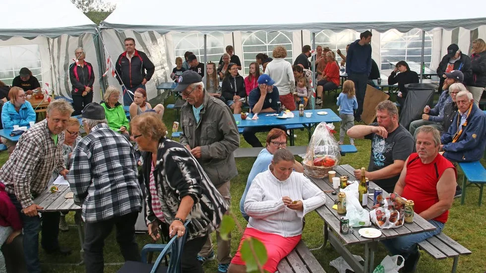 Poppis. Sommarfesten i Renviken firade 10 år, och av föreningens 200 medlemmar kom cirka 175.