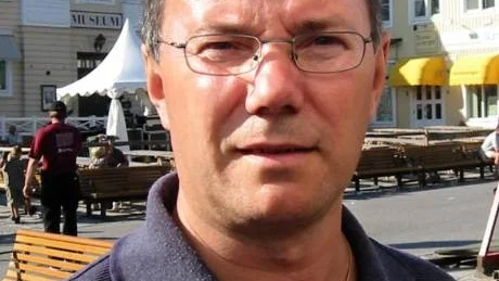 "Vårt tidigare beslut att avvakta vad som händer på rikskongressen, kvarstår", säger Roland Ekerlin, styrelseledamot.