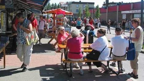 I bästa tänkbara sommarväder lockade årets upplaga av Knalledagen många besökare till Älvsbyns affärscentrum.