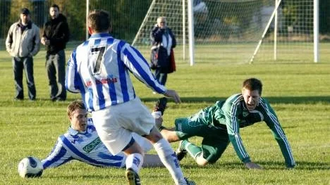Svensbyn föll tungt hemma mot Harads i går. Harads vände och vann i slutminuterna och Svensbyn spelar i division 6 nästa säsong.
