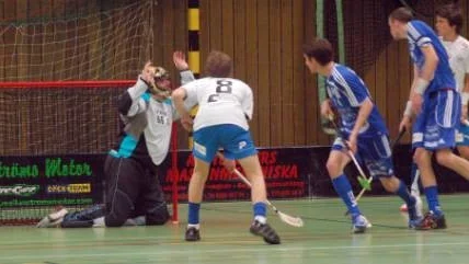 "Skjut inte, jag ger mig". Så sa inte K4-målvakten Mats Lunqvist med nog verkar kroppsspråket säga en del...