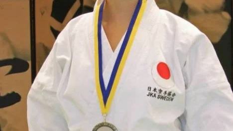 Petra Eriksson, Älvsby Shotokan Karateklubb, stolt vinnare av SM-silvermedaljen i juniorklassen (16-17 år) för damer - 59 kilo.