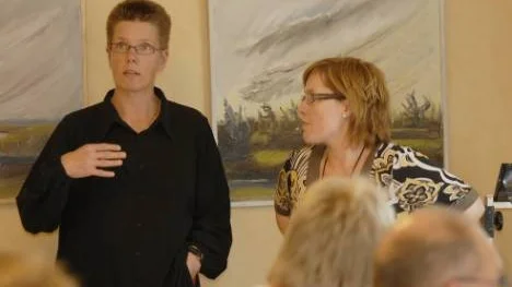 Kvinnorna tar strid för jägarbataljonen i Arvidsjaur. Lotta Åman, s, och Kristina Bäckström, c, informerade fullmäktige om att nätverket AK4 har återuppstått.