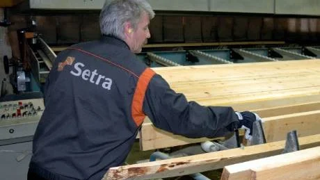 TIDEN RINNER UT. Ronny Wikberg är en av många anställda på Lövholmens såg som snart kan stå utan jobb.
Foto: Jonas Hansson