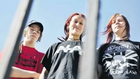 ARRANGÖRER. Anton Nyström, Angelica Hurtig och Helena Henriksson vill med festivalen Lulefest göra Punkhuset lite mer tillgängligt för allmänheten.